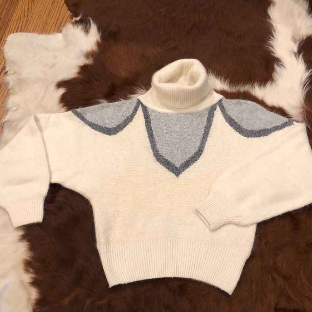 Super soft Semplice Size S cream and gray sweater